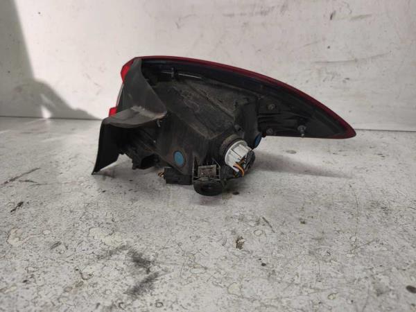 FEU ARRIERE GAUCHE FORD - Vue 2